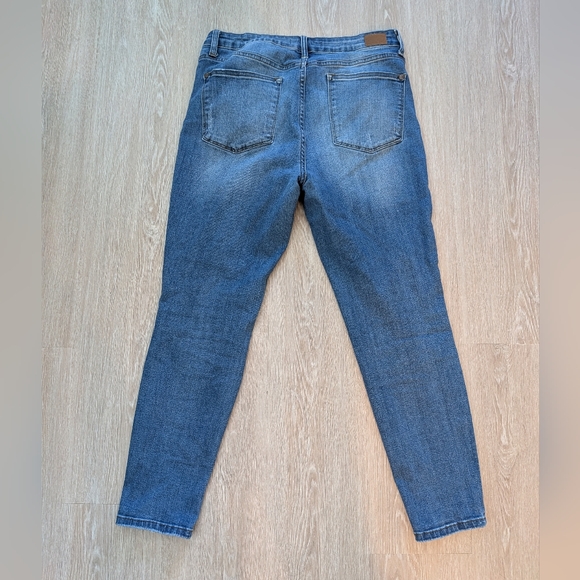 Judy Blue Jeans Women's 32 Medium Wash Distressed High Rise Stretch - Picture 4 of 10